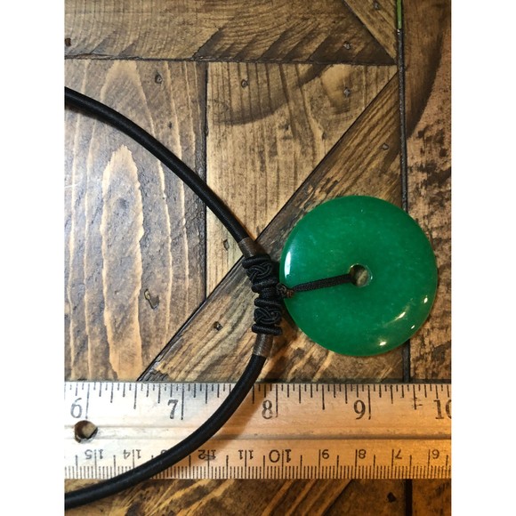 Beautiful Vintage Green Jade Donut 18" Chocker with Bead Closure - Picture 9 of 10